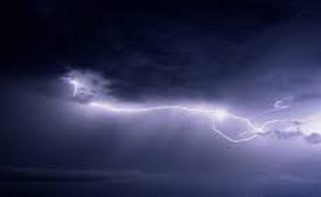 वज्रपात और दीवार ढहने से पश्चिम बंगाल में नौ लोगों की मौत