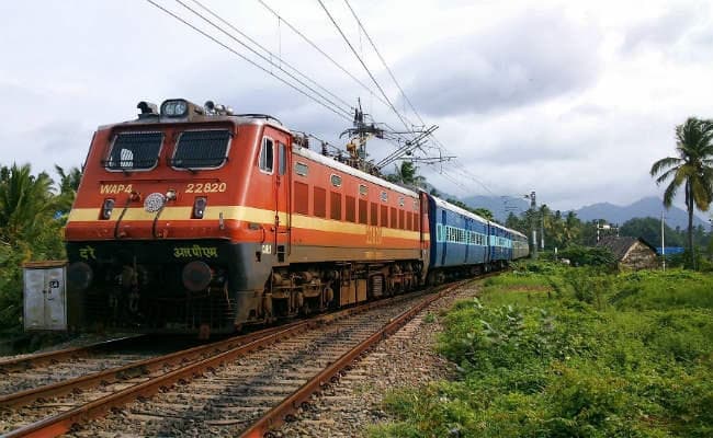 रेलगाड़ियों की लेटलतीफी अब अधिकारियों पर पड़ेगी भारी, प्रमोशन होगा प्रभावित