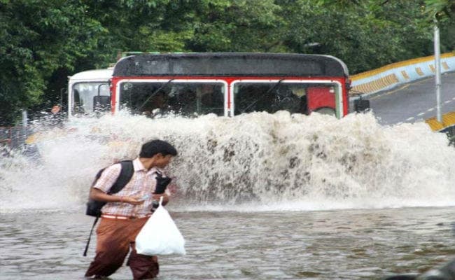 मुंबई की रफ्तार थामने आ रहा है ''बादल'', दो-तीन के अंदर महाराष्ट्र-गोवा में हो जायेगा पानी ही पानी