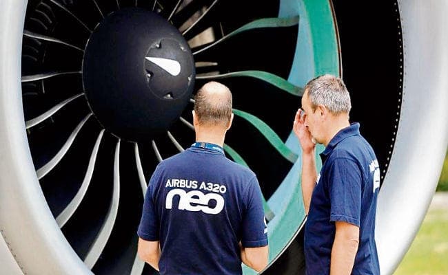 कई बार हवा में बंद हो चुका है फ्लाइट का इंजन, करनी पड़ी हैं इमरजेंसी लैंडिंग, लेकिन अब भी उड़ रहे