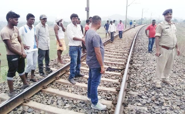दो युवकों का शव मिलने से बोकरो में सनसनी, हत्या कर शव को रेल लाइन के किनारे फेंका