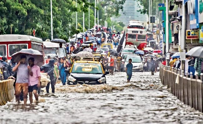 मॉनसून के दस्तक से थमी मुंबई की रफ्तार, अलर्ट जारी, अगले दो दिन भारी बारिश की आशंका, जानें झारखंड-बिहार का हाल