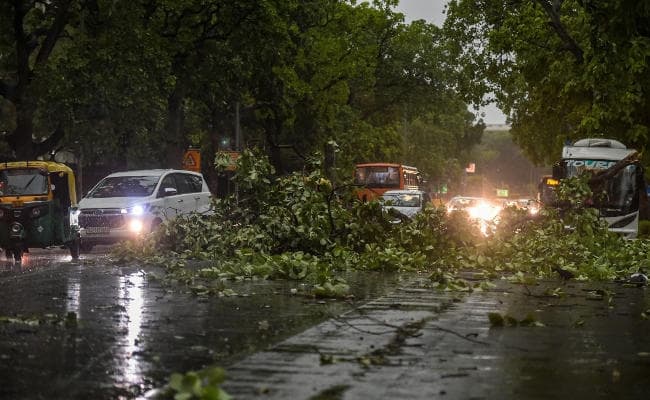 दिल्ली-एनसीआर में अंधड़-बारिश की आशंका, बाधित हो सकती हैं सेवाएं