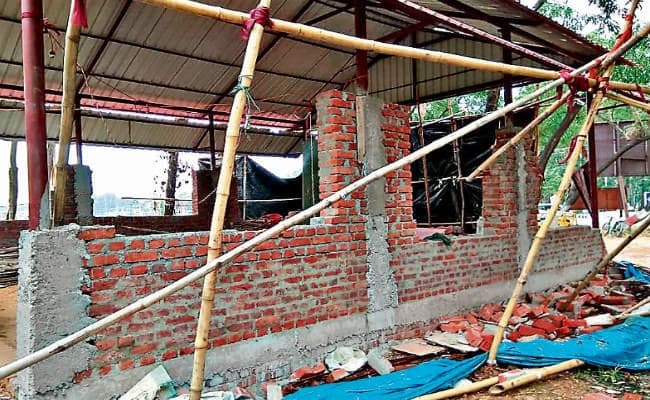 रांची : एचइसी नगर प्रशासन विभाग ने की कार्रवाई, सेक्टर-3 में बन रहे अयप्पा मंदिर के ढांचे को तोड़ दिया