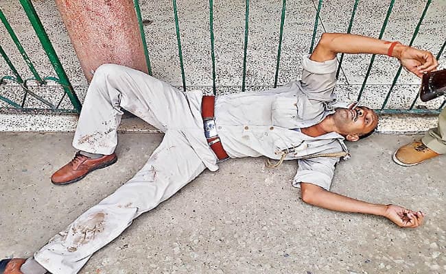 भभुआ : छेड़खानी की शिकायत पर पहुंचे दारोगा को पीटा