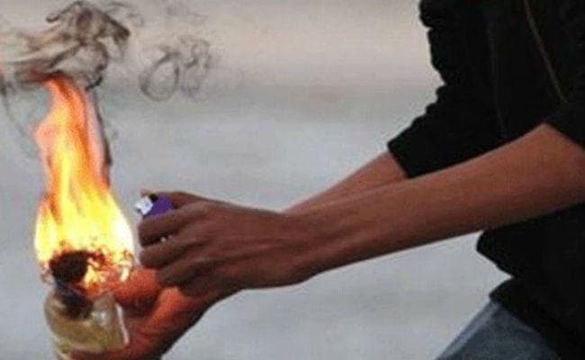 बर्दवान : तृणमूल कांग्रेस के दो गुटों में संघर्ष, एक कार्यकर्ता की मौत, घातक हथियारों व बमों से किया हमला