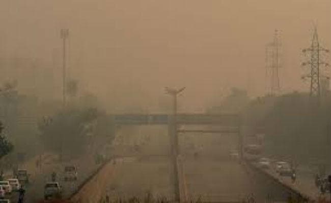 दिल्ली में प्रदूषण खतरनाक स्तर पर , हाई अलर्ट की तैयारी