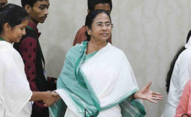 पूर्व प्रधानमंत्री अटल बिहारी वाजपेयी से मिलीं ममता बनर्जी, केजरीवाल से नहीं हुई मुलाकात