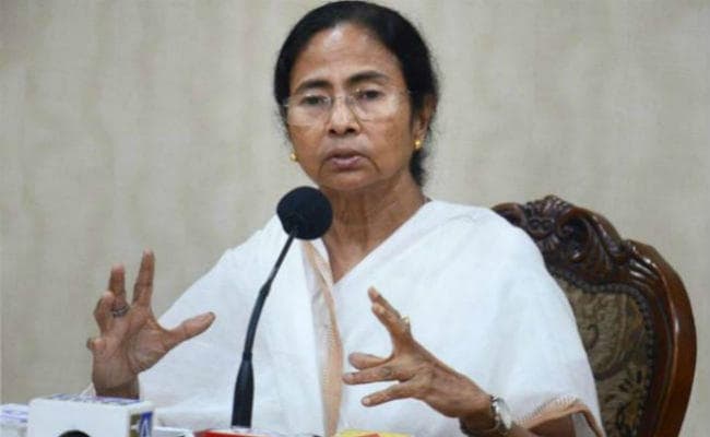 नीति आयोग की बैठक में भाग लेने दिल्ली पहुंचीं ममता, गैर भाजपाई मुख्यमंत्रियों संग की बैठक