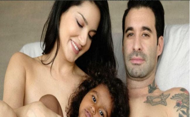 ये क्या! पति और बेटी के साथ बोल्ड तसवीर पर सनी लियोन को लोगों ने किया ट्रोल, जानें पूरी खबर