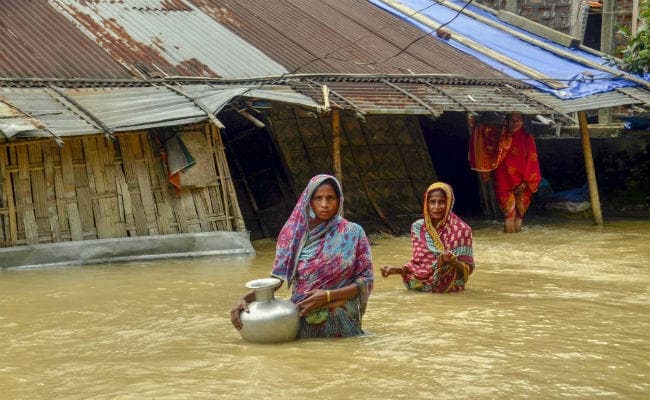 Weather updates : उत्तर और पूर्वोत्तर भारत में बारिश, असम में बाढ़ से 5 की मौत, दिल्ली NCR में आंधी-तूफान की आशंका