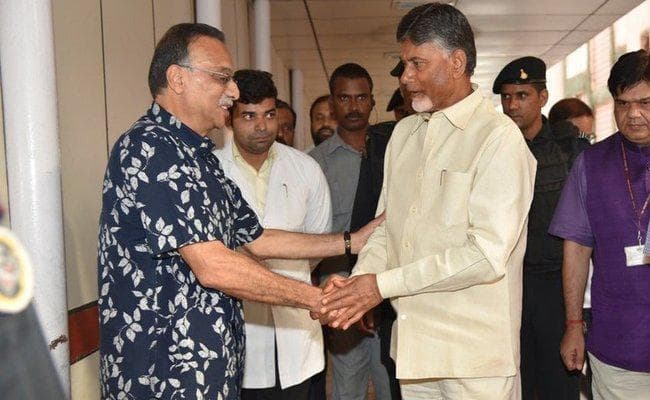 कई राज्यों के मुख्यमंत्री वाजपेयी को देखने एम्स पहुंचे