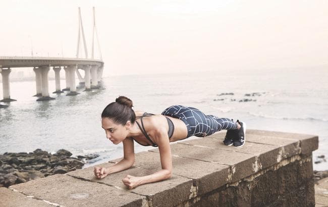 Happy Birthday : सुपरमॉडल लीसा हेडन मना रहीं हैं अपना 32वां जन्मदिन