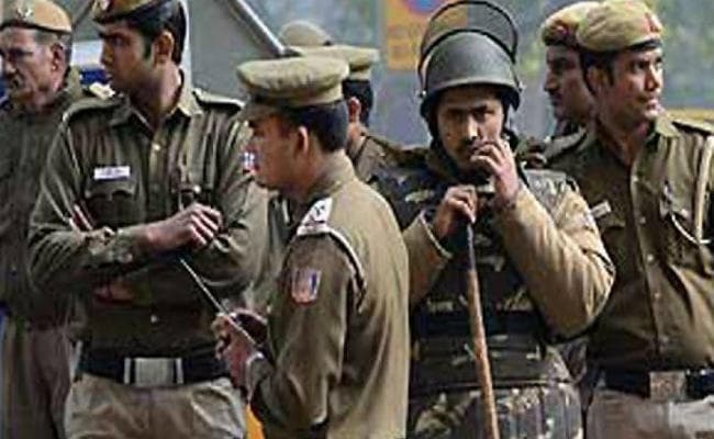 दिल्ली के बुराडी में गैंगवार, तीन की मौत, पांच घायल