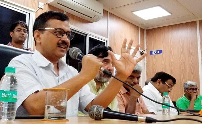 बैठक में शामिल हुए दिल्ली के IAS अफसर, केजरीवाल का धरना खत्म