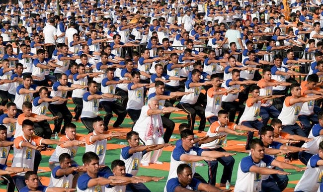 IN PICS: पूरी दुनिया में आज सिर्फ योग ही योग
