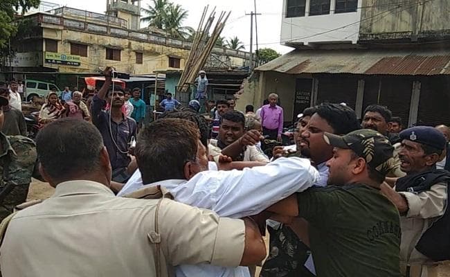 बिहार : अतिक्रमण हटाने के दौरान भाजपा नेता ने पकड़ा एसडीओ का कॉलर, गिरफ्तारी के विरोध में बवाल