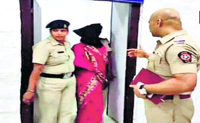 सांवले रंग का ताना दिये जाने से नाराज महिला ने दाल में जहर मिलाया, पांच परिजनों की मौत