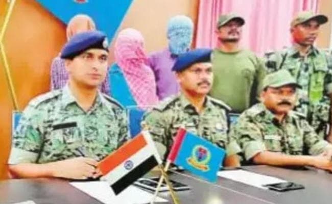 गिरिडीह : सेलीन समेत 6 माओवादी गिरफ्तार, नकद व विस्फोटक जब्त