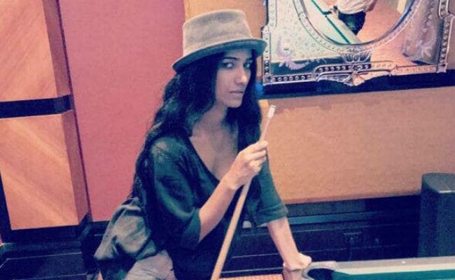 पूनम पांडेय ने ट्विटर पर दी चेतावनी