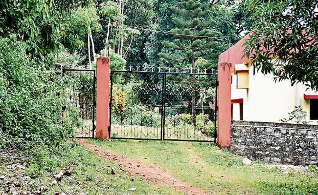 खूंटी गैंग रेप कांड : स्कूल में लटक रहा ताला, दोषियों को खोज रहे ग्रामीण, हर तरफ खौफ का मंजर