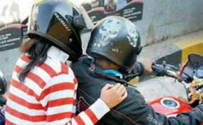 एसडीओ ने दी हेलमेट पहनने की सलाह, भड़के वकील