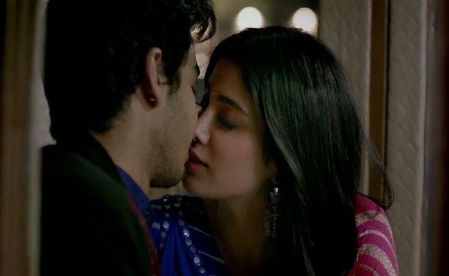 ''धड़क'' सांग : बालकनी पर जमकर नाचीं जाह्नवी, ''झिंगाट'' के लिए बोल्ड हुईं श्रीदेवी की बेटी, देखें वीडियो