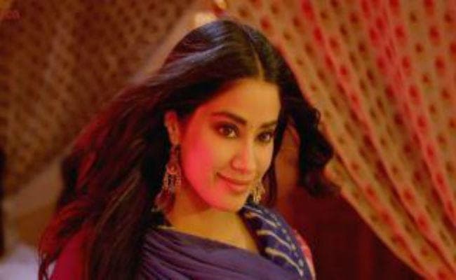 जाह्नवी कपूर और ईशान ने झिंगाट गाने पर दी लाइव परफॉरमेंस