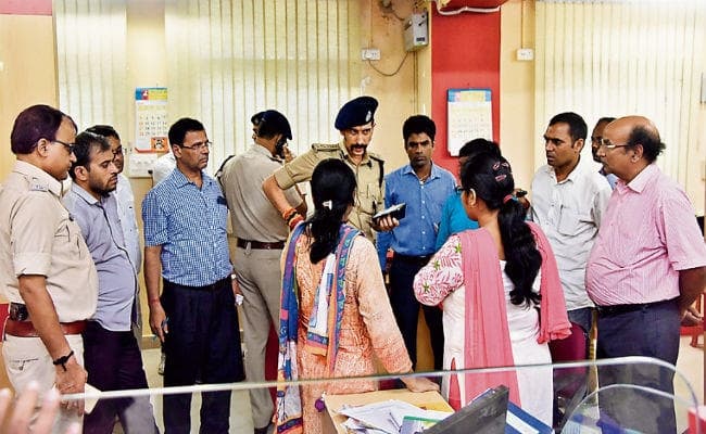 बैंककर्मियों को बनाया बंधक, दानापुर में विजया बैंक से 2.9 लाख रुपये की लूट, हर सवा माह में एक बैंक को लूटा जा रहा