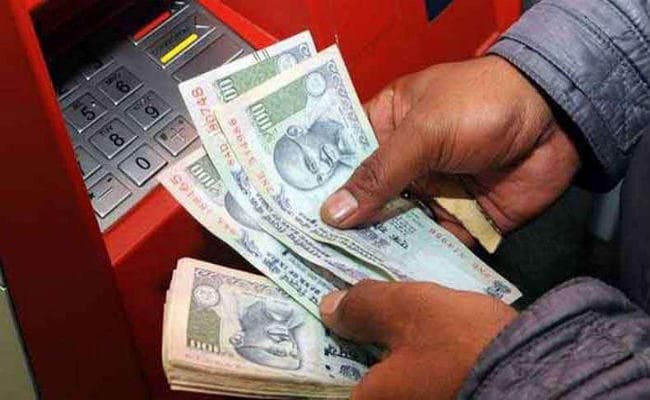 ATM में आयी ऐसी खराबी, मशीन उगलने लगी पांच गुणा राशि! जानें