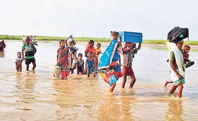 कोसी उफान पर, दहशत में 131 गांवों के तीन लाख लोग