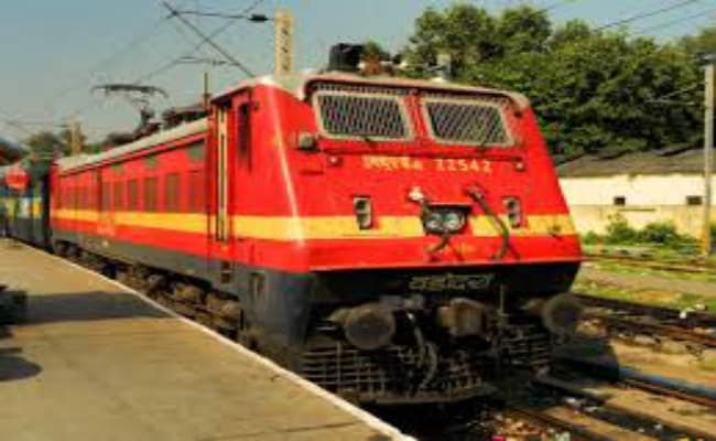 टूटी पटरी पर दौड़ी हावड़ा- दानापुर एक्स, हादसा टला