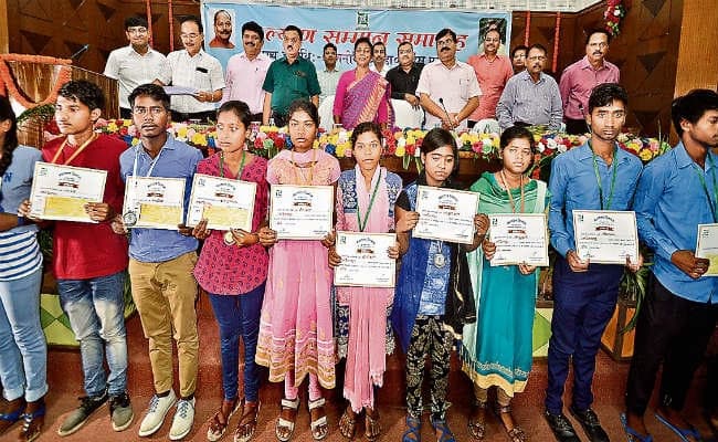 SC-ST विद्यार्थियों को झारखंड सरकार का तोहफा, यूपीएससी पीटी पास करने पर मिलेंगे एक-एक लाख : लुईस मरांडी