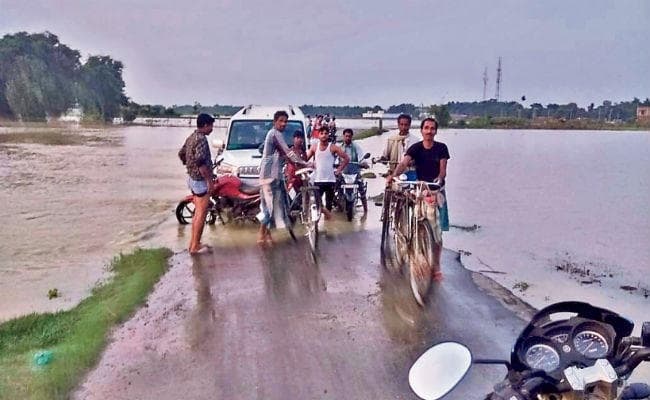 नदियां उफनायीं, चंपारण से कोसी तक कई इलाकों में बाढ़ का पानी चढ़ा