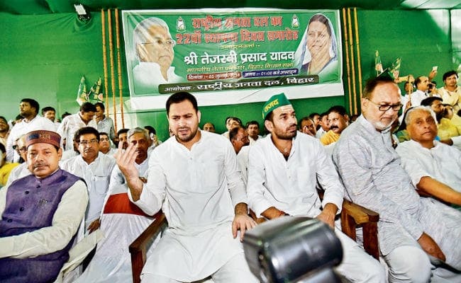 पटना : कांग्रेस के असंतुष्ट विधायक नीतीश का दे रहे साथ : तेजस्वी