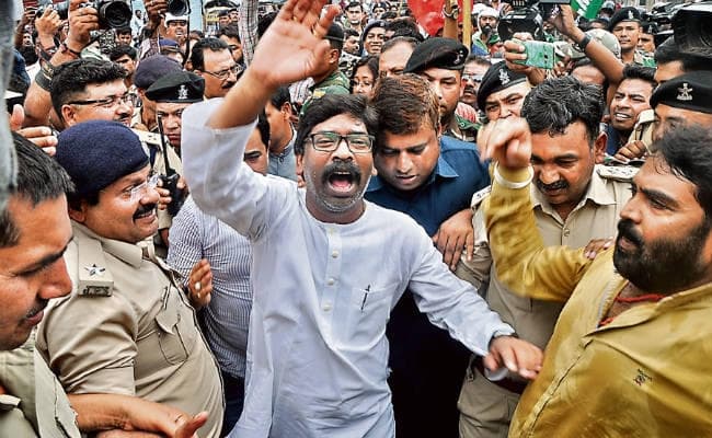 बंद कराने उतरे विपक्ष के दिग्गज नेता-कार्यकर्ता, निकाला मार्च, दिन भर कैंप जेल में बैठे