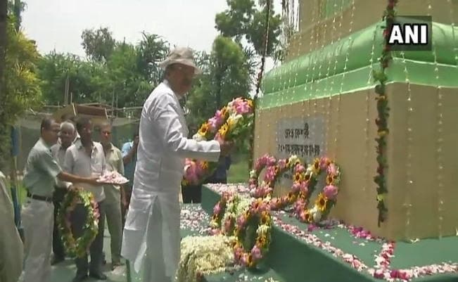 भाजपा के साथ-साथ ममता की तृणमूल कांग्रेस भी मनाने लगी डॉ श्यामा प्रसाद मुखर्जी जयंती