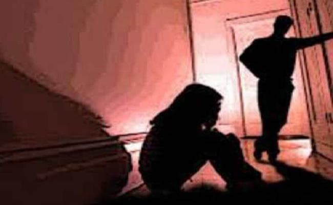 शिक्षक ने नाबालिग को सात वर्षों तक बंधक बना किया दुष्कर्म, दो बच्ची की मां बनी पीड़िता