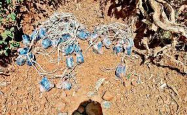 साईथिया में ड्रम में भरे दर्जनों बम बरामद