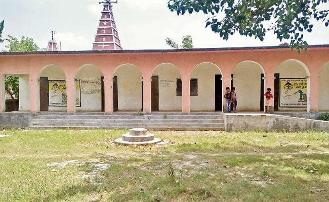 कुव्यवस्था: ऐसा स्कूल जहां 6 साल में एक भी छात्र का नामांकन नहीं