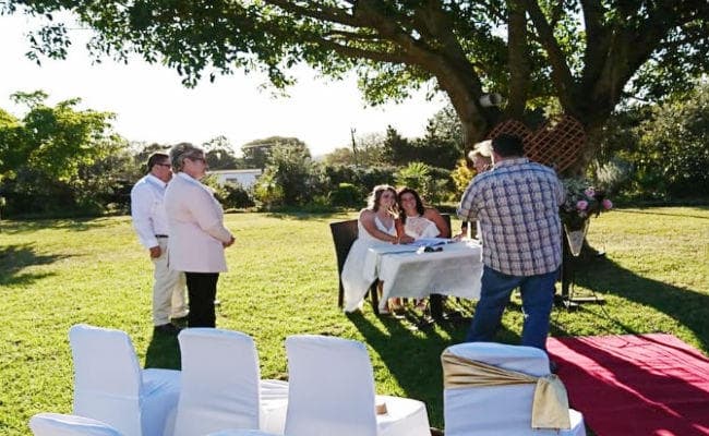 SA की महिला क्रिकेटर्स ने आपस में रचाई शादी, इंस्टाग्राम पर शेयर की तस्वीरें