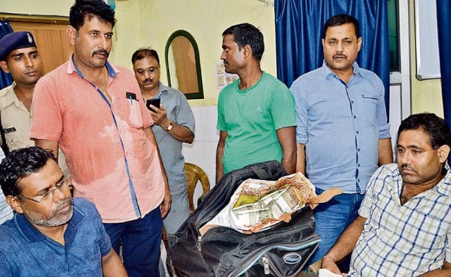 पटना जंक्शन : 92.85 लाख के साथ पकड़ाया सोना व्यवसायी