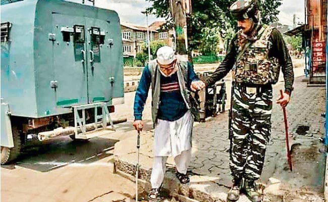 कश्मीरियों का दिल जीतने में लगी है सीआरपीएफ की हेल्पलाइन ‘मददगार’