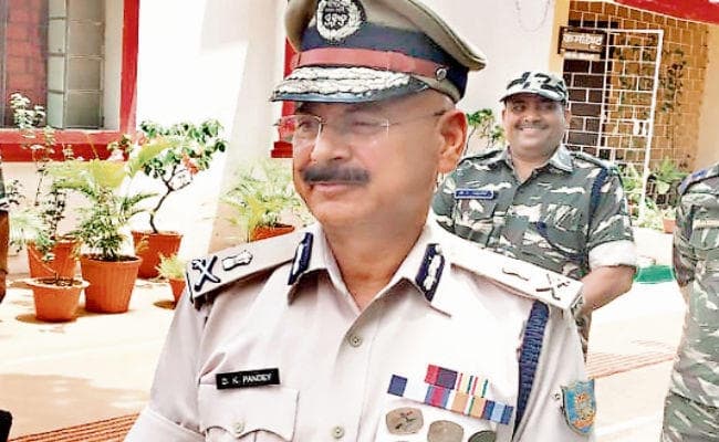 डीजीपी डीके पांडेय ने लातेहार में की बैठक, कहा, नक्सलियों के संबंधी व उनके पैसे रखनेवालों की संपत्ति भी होगी जब्त