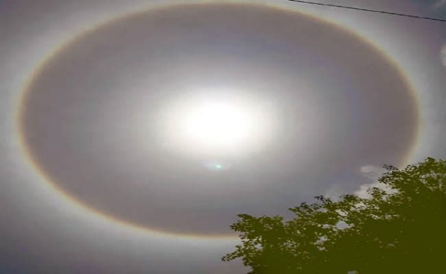 कोलकाता में सूर्य का अद्भुत नजारा