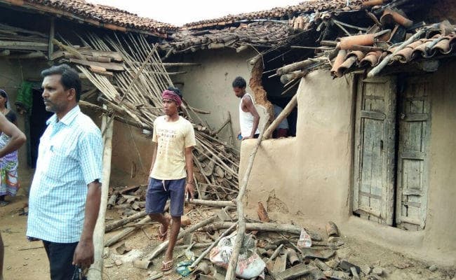 हजारीबाग : हाथियों के झुंड ने बरकट्ठा एवं चलकुशा प्रखंड के तीन गांवों में मचायी तबाही, कई घर ध्वस्त