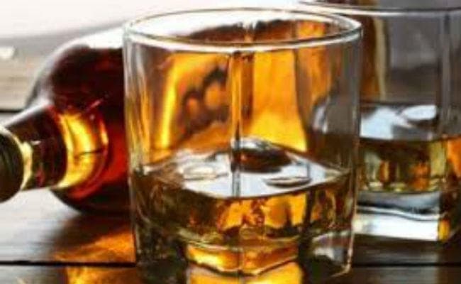 बिहार : स्कूल में शराब पार्टी करते दारोगा समेत चार गिरफ्तार