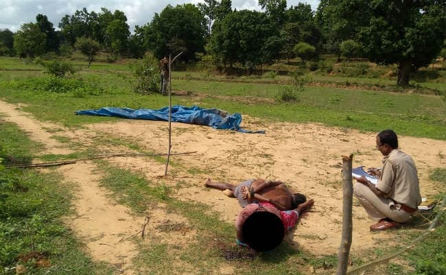 सिमडेगा : जमीन विवाद में धारदार हथियार से दंपत्ति की हत्या