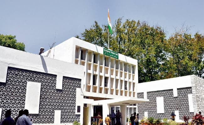 02 साल, 39 कार्यदिवस, एक दिन भी नहीं चली विधानसभा, 2016 के मॉनसून सत्र से बाधित है सदन