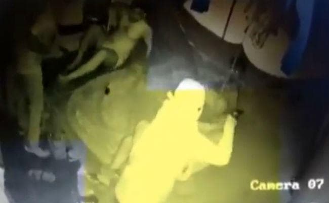 बिहार : भोजपुर में पेट्रोल पंप कर्मियों को बंधक बनाकर चार लाख रुपये लूटे